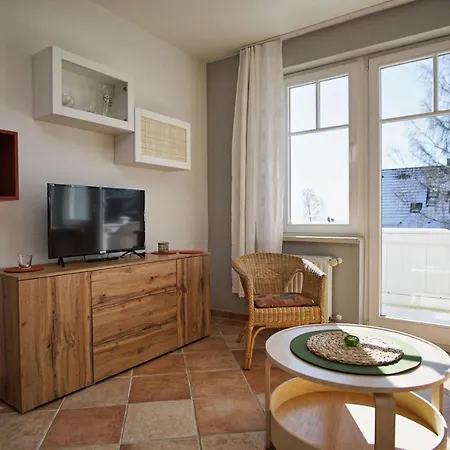 In Ruhiger Lage, Mit Meerblick - Am Sonnenhang 03 Appartement Goehren (Ruegen)