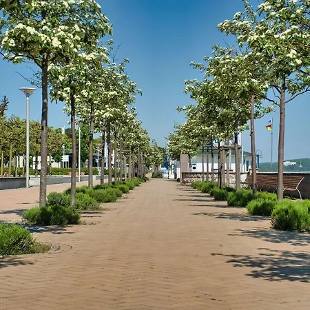 In Ruhiger Lage, Mit Meerblick - Am Sonnenhang 03 Appartement Goehren (Ruegen)